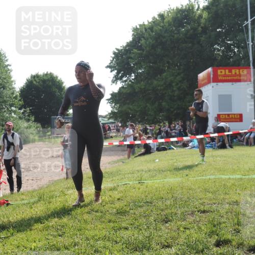 15.06.2025 - 27. Vierlanden-Triathlon KatJ http://msf.ph/oto/7988415 15.06.2025 09:05:22 Schwimmen 209, 221, 222 meine-sportfotos.de