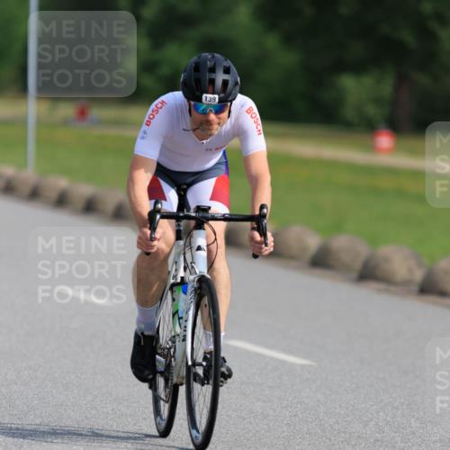 15.06.2025 - 27. Vierlanden-Triathlon H.Heesch http://msf.ph/oto/7988432 15.06.2025 09:23:42 Radfahren 139 meine-sportfotos.de