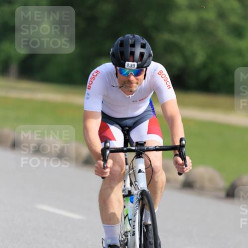 15.06.2025 - 27. Vierlanden-Triathlon H.Heesch http://msf.ph/oto/7988444 15.06.2025 09:23:42 Radfahren 139 meine-sportfotos.de