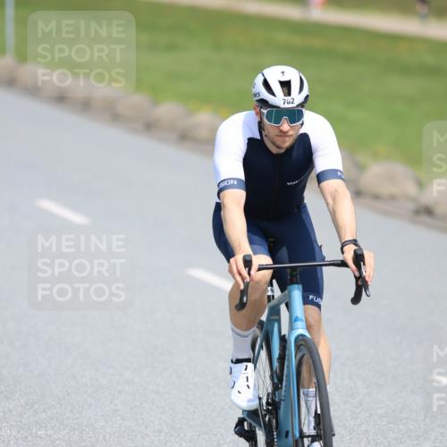 21.06.2025 - 27. Vierlanden-Triathlon H.Heesch http://msf.ph/oto/7988445 15.06.2025 11:42:33 Radfahren 762, 859 meine-sportfotos.de