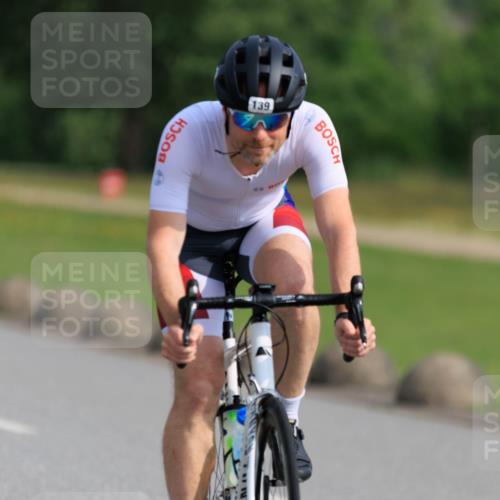 15.06.2025 - 27. Vierlanden-Triathlon H.Heesch http://msf.ph/oto/7988448 15.06.2025 09:23:42 Radfahren 139 meine-sportfotos.de