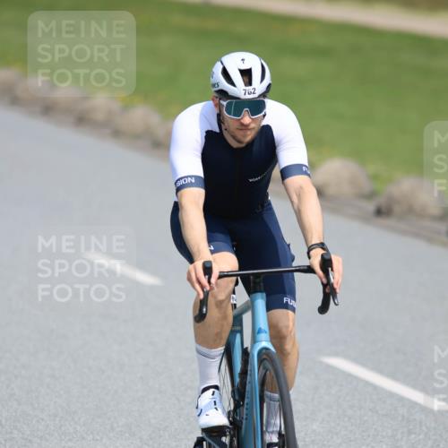 21.06.2025 - 27. Vierlanden-Triathlon H.Heesch http://msf.ph/oto/7988455 15.06.2025 11:42:33 Radfahren 762, 859 meine-sportfotos.de