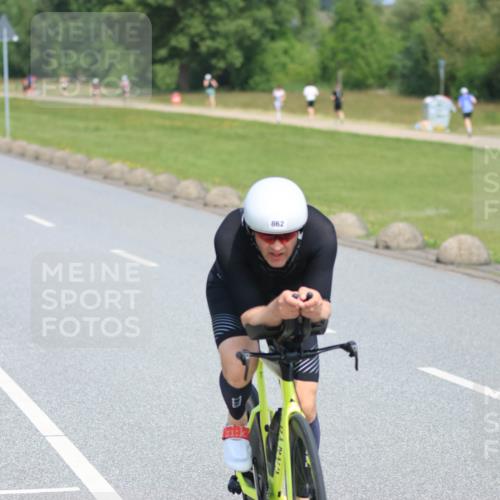 21.06.2025 - 27. Vierlanden-Triathlon H.Heesch http://msf.ph/oto/7988464 15.06.2025 11:42:44 Radfahren 217, 697, 781, 862 meine-sportfotos.de