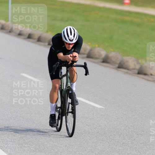 15.06.2025 - 27. Vierlanden-Triathlon H.Heesch http://msf.ph/oto/7988480 15.06.2025 09:24:41 Radfahren 65, 138, 160 meine-sportfotos.de