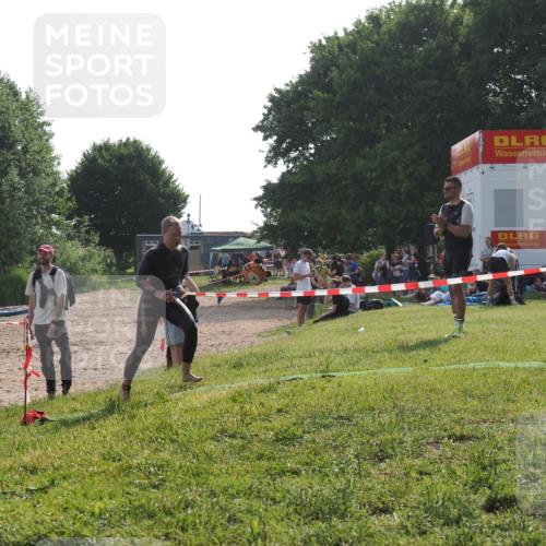 15.06.2025 - 27. Vierlanden-Triathlon KatJ http://msf.ph/oto/7988483 15.06.2025 09:05:23 Schwimmen 209, 221, 222 meine-sportfotos.de