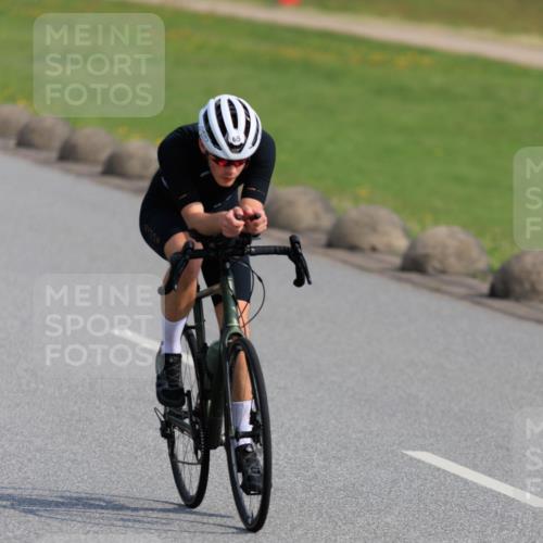 15.06.2025 - 27. Vierlanden-Triathlon H.Heesch http://msf.ph/oto/7988489 15.06.2025 09:24:41 Radfahren 65, 138, 160 meine-sportfotos.de
