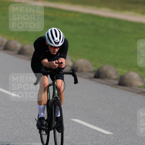 15.06.2025 - 27. Vierlanden-Triathlon H.Heesch http://msf.ph/oto/7988493 15.06.2025 09:24:41 Radfahren 65, 138, 160 meine-sportfotos.de