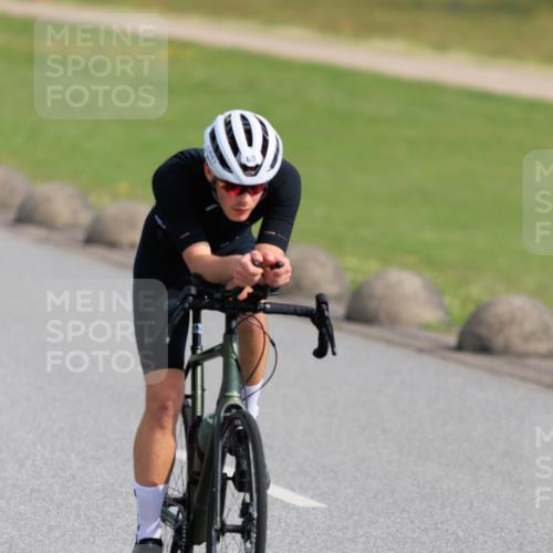 15.06.2025 - 27. Vierlanden-Triathlon H.Heesch http://msf.ph/oto/7988502 15.06.2025 09:24:41 Radfahren 65, 138, 160 meine-sportfotos.de