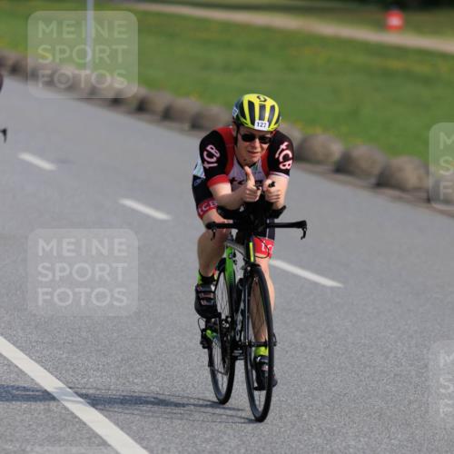 15.06.2025 - 27. Vierlanden-Triathlon H.Heesch http://msf.ph/oto/7988514 15.06.2025 09:25:23 Radfahren 13, 99, 122, 127, 128, 132, 148 meine-sportfotos.de