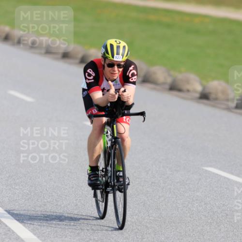 15.06.2025 - 27. Vierlanden-Triathlon H.Heesch http://msf.ph/oto/7988521 15.06.2025 09:25:23 Radfahren 13, 99, 122, 127, 128, 132, 148 meine-sportfotos.de