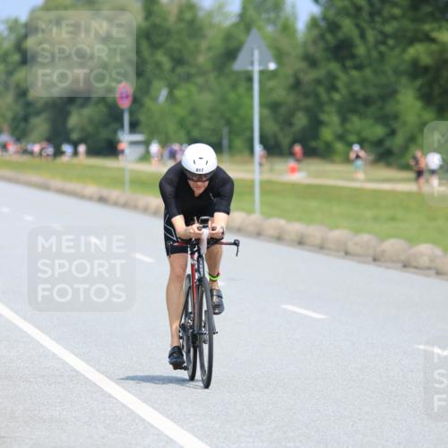 21.06.2025 - 27. Vierlanden-Triathlon H.Heesch http://msf.ph/oto/7988523 15.06.2025 11:43:02 Radfahren 688, 817, 853, 854 meine-sportfotos.de