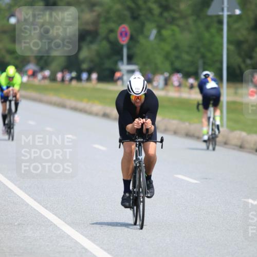 21.06.2025 - 27. Vierlanden-Triathlon H.Heesch http://msf.ph/oto/7988530 15.06.2025 11:43:05 Radfahren 681, 688, 817, 853, 854 meine-sportfotos.de