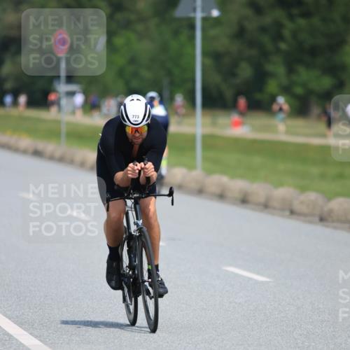 21.06.2025 - 27. Vierlanden-Triathlon H.Heesch http://msf.ph/oto/7988539 15.06.2025 11:43:05 Radfahren 681, 688, 817, 853, 854 meine-sportfotos.de