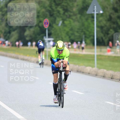 21.06.2025 - 27. Vierlanden-Triathlon H.Heesch http://msf.ph/oto/7988547 15.06.2025 11:43:08 Radfahren 681, 853, 854 meine-sportfotos.de
