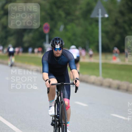 21.06.2025 - 27. Vierlanden-Triathlon H.Heesch http://msf.ph/oto/7988561 15.06.2025 11:43:10 Radfahren 681, 741, 810, 853, 854 meine-sportfotos.de