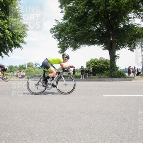 15.06.2025 - 7 Türme Triathlon Yannick Fuchs http://msf.ph/oto/7988572 15.06.2025 12:56:20 Radfahren 272, 339, 422, 538, 550, 557, 674, 999 meine-sportfotos.de