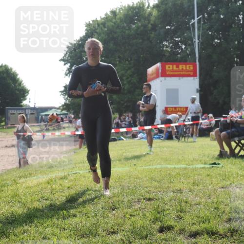 15.06.2025 - 27. Vierlanden-Triathlon KatJ http://msf.ph/oto/7988581 15.06.2025 09:05:25 Schwimmen 209, 221, 222 meine-sportfotos.de