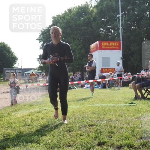 15.06.2025 - 27. Vierlanden-Triathlon KatJ http://msf.ph/oto/7988592 15.06.2025 09:05:25 Schwimmen 209, 221, 222 meine-sportfotos.de