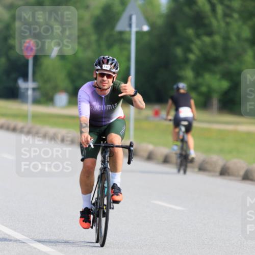 15.06.2025 - 27. Vierlanden-Triathlon H.Heesch http://msf.ph/oto/7988610 15.06.2025 09:26:17 Radfahren 3, 5, 29, 142, 180, 191, 194 meine-sportfotos.de