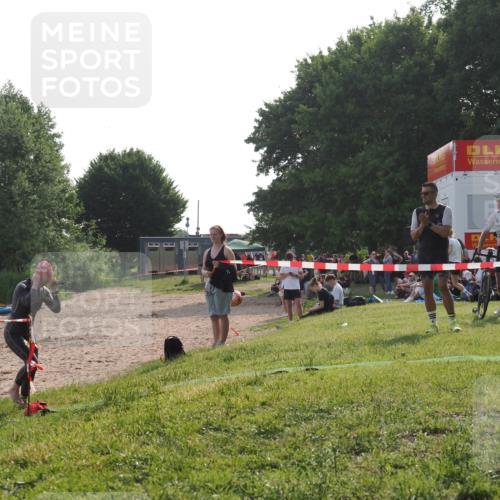 15.06.2025 - 27. Vierlanden-Triathlon KatJ http://msf.ph/oto/7988626 15.06.2025 09:06:13 Schwimmen 216 meine-sportfotos.de