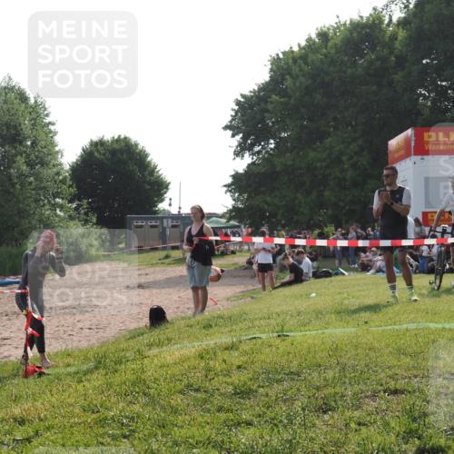 15.06.2025 - 27. Vierlanden-Triathlon KatJ http://msf.ph/oto/7988640 15.06.2025 09:06:13 Schwimmen 216 meine-sportfotos.de