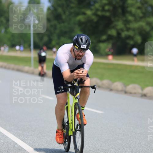 21.06.2025 - 27. Vierlanden-Triathlon H.Heesch http://msf.ph/oto/7988648 15.06.2025 11:43:34 Radfahren 210, 686, 714, 731, 738, 844, 855 meine-sportfotos.de