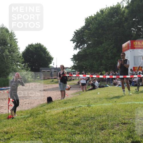 15.06.2025 - 27. Vierlanden-Triathlon KatJ http://msf.ph/oto/7988649 15.06.2025 09:06:13 Schwimmen 216 meine-sportfotos.de