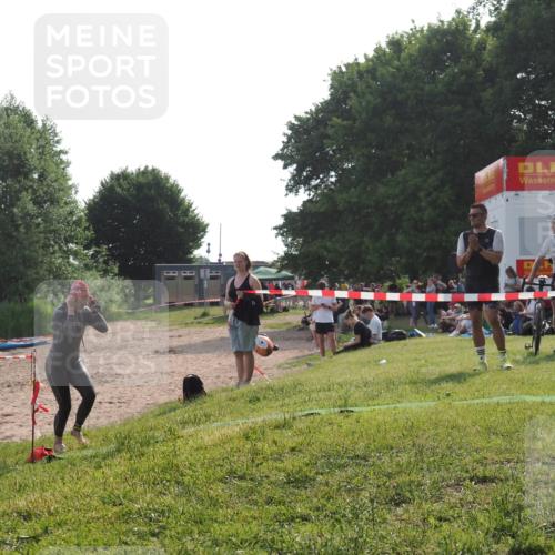 15.06.2025 - 27. Vierlanden-Triathlon KatJ http://msf.ph/oto/7988662 15.06.2025 09:06:13 Schwimmen 216 meine-sportfotos.de