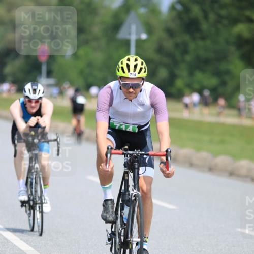21.06.2025 - 27. Vierlanden-Triathlon H.Heesch http://msf.ph/oto/7988665 15.06.2025 11:43:36 Radfahren 210, 714, 731, 738, 855 meine-sportfotos.de