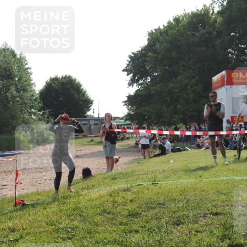 15.06.2025 - 27. Vierlanden-Triathlon KatJ http://msf.ph/oto/7988671 15.06.2025 09:06:14 Schwimmen 216 meine-sportfotos.de