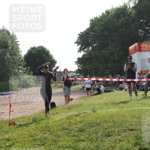 15.06.2025 - 27. Vierlanden-Triathlon KatJ http://msf.ph/oto/7988708 15.06.2025 09:06:14 Schwimmen 216 meine-sportfotos.de