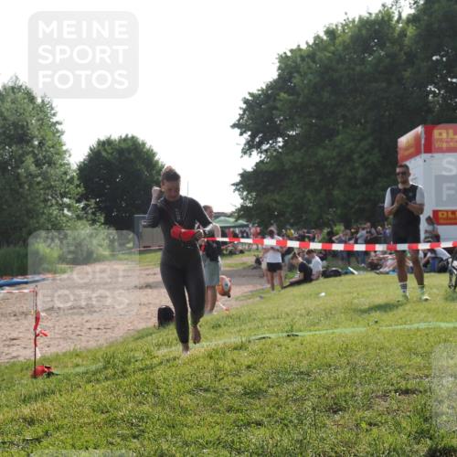 15.06.2025 - 27. Vierlanden-Triathlon KatJ http://msf.ph/oto/7988727 15.06.2025 09:06:15 Schwimmen 216 meine-sportfotos.de