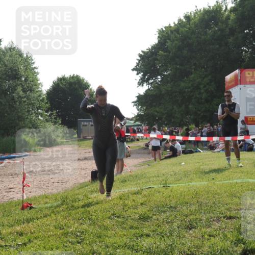 15.06.2025 - 27. Vierlanden-Triathlon KatJ http://msf.ph/oto/7988738 15.06.2025 09:06:15 Schwimmen 216 meine-sportfotos.de