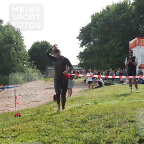 15.06.2025 - 27. Vierlanden-Triathlon KatJ http://msf.ph/oto/7988746 15.06.2025 09:06:15 Schwimmen 216 meine-sportfotos.de