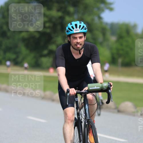21.06.2025 - 27. Vierlanden-Triathlon H.Heesch http://msf.ph/oto/7988747 15.06.2025 11:43:51 Radfahren 769, 837 meine-sportfotos.de