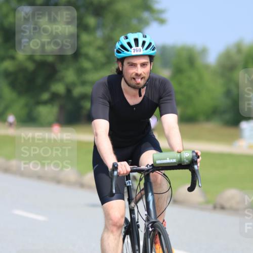 21.06.2025 - 27. Vierlanden-Triathlon H.Heesch http://msf.ph/oto/7988749 15.06.2025 11:43:51 Radfahren 769, 837 meine-sportfotos.de