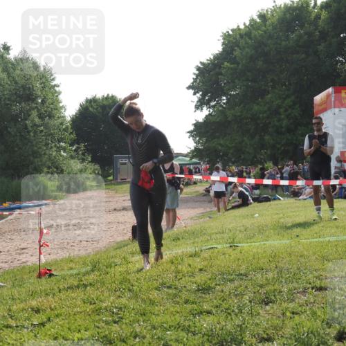 15.06.2025 - 27. Vierlanden-Triathlon KatJ http://msf.ph/oto/7988751 15.06.2025 09:06:15 Schwimmen 216 meine-sportfotos.de