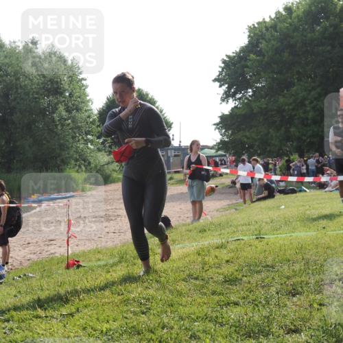 15.06.2025 - 27. Vierlanden-Triathlon KatJ http://msf.ph/oto/7988785 15.06.2025 09:06:16 Schwimmen 216 meine-sportfotos.de