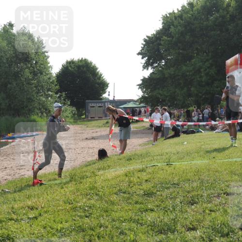 15.06.2025 - 27. Vierlanden-Triathlon KatJ http://msf.ph/oto/7988813 15.06.2025 09:06:58 Schwimmen 212, 251 meine-sportfotos.de