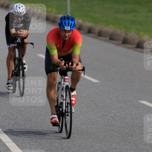 15.06.2025 - 27. Vierlanden-Triathlon H.Heesch http://msf.ph/oto/7988816 15.06.2025 09:28:51 Radfahren 172, 183, 233 meine-sportfotos.de