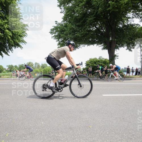 15.06.2025 - 7 Türme Triathlon Yannick Fuchs http://msf.ph/oto/7988838 15.06.2025 12:58:32 Radfahren 367, 386, 440, 585, 592, 606, 762, 769, 865, 881, 950 meine-sportfotos.de
