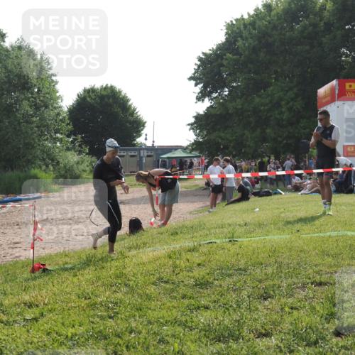15.06.2025 - 27. Vierlanden-Triathlon KatJ http://msf.ph/oto/7988841 15.06.2025 09:06:58 Schwimmen 212, 251 meine-sportfotos.de