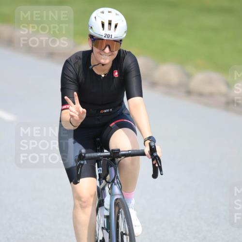 21.06.2025 - 27. Vierlanden-Triathlon H.Heesch http://msf.ph/oto/7988845 15.06.2025 11:44:33 Radfahren 201 meine-sportfotos.de