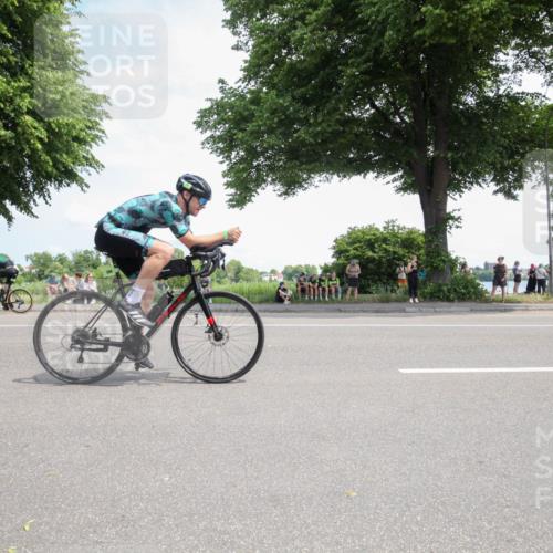 15.06.2025 - 7 Türme Triathlon Yannick Fuchs http://msf.ph/oto/7988846 15.06.2025 12:58:34 Radfahren 367, 386, 440, 460, 506, 531, 585, 592, 606, 680, 762, 865, 950 meine-sportfotos.de