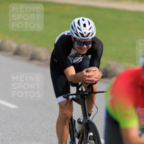 15.06.2025 - 27. Vierlanden-Triathlon H.Heesch http://msf.ph/oto/7988854 15.06.2025 09:28:53 Radfahren 172, 183, 233 meine-sportfotos.de
