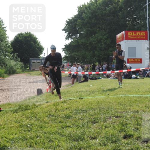 15.06.2025 - 27. Vierlanden-Triathlon KatJ http://msf.ph/oto/7988856 15.06.2025 09:06:59 Schwimmen 212, 251 meine-sportfotos.de