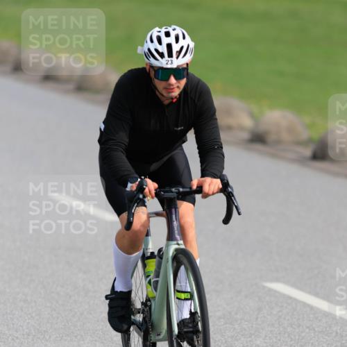 15.06.2025 - 27. Vierlanden-Triathlon H.Heesch http://msf.ph/oto/7988890 15.06.2025 09:29:32 Radfahren 23 meine-sportfotos.de