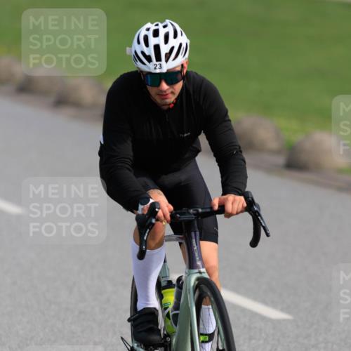 15.06.2025 - 27. Vierlanden-Triathlon H.Heesch http://msf.ph/oto/7988902 15.06.2025 09:29:32 Radfahren 23 meine-sportfotos.de