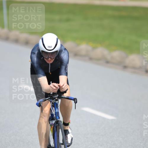 21.06.2025 - 27. Vierlanden-Triathlon H.Heesch http://msf.ph/oto/7988911 15.06.2025 11:45:23 Radfahren 212, 723, 794, 797, 841, 947 meine-sportfotos.de