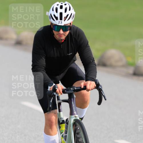 15.06.2025 - 27. Vierlanden-Triathlon H.Heesch http://msf.ph/oto/7988915 15.06.2025 09:29:32 Radfahren 23 meine-sportfotos.de